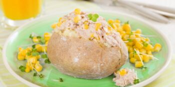 Batata assada recheada com atum