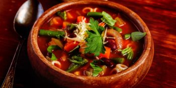 Sopa de frango com legumes