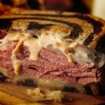 Sanduíche de rosbife: receita para fugir do típico