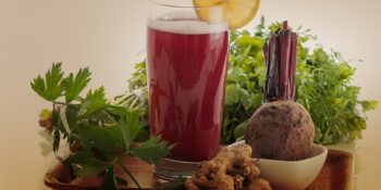 Suco de beterraba, gengibre e rúcula