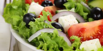 Salada de alface, tomate e tofu