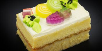 Bolo de baunilha e geleia de abacaxi