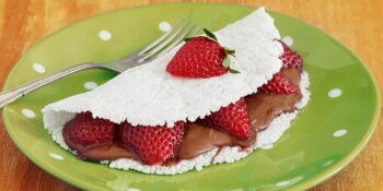 Tapioca com morangos frescos