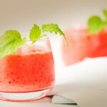 Suco detox de morango hortelã e gengibre | Receita refrescante