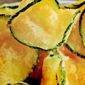 chips de abobrinha na airfryer abobrinha com parmesão na airfryer chips de abobrinha no forno abobrinha com parmesão no forno chips de abobrinha na frigideira chips de abobrinha crocante chips de abobrinha empanada chips de abobrinha no microondas