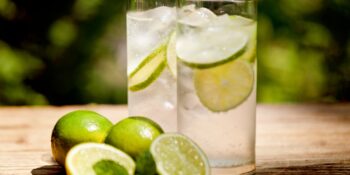 Suco de limão com hortelã