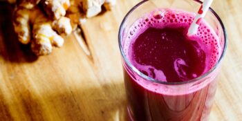 Suco de beterraba e gengibre
