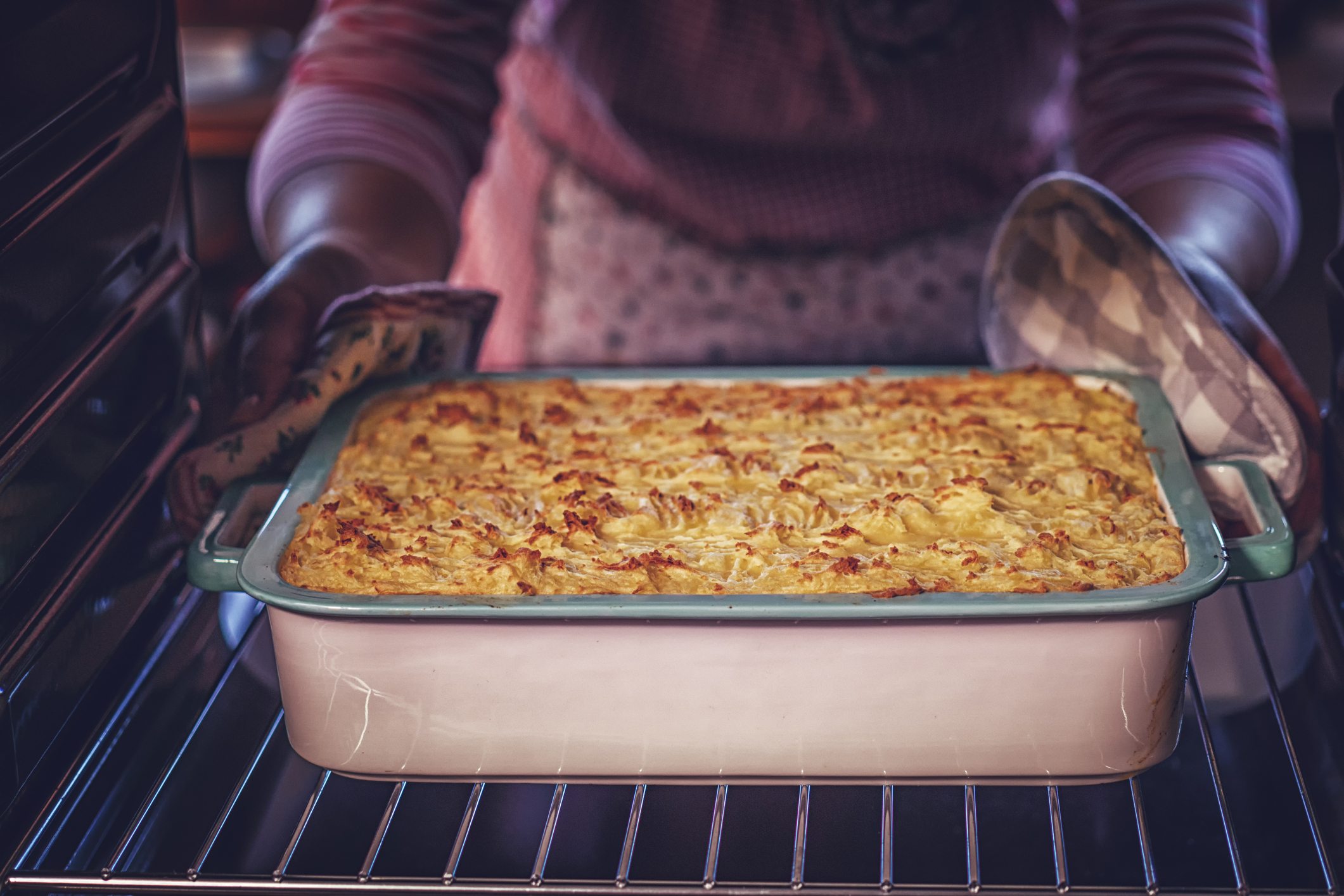 Carne moída e batatas gratinadas ao forno