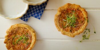 Mini quiches de queijo de cabra e espinafre