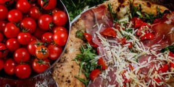 Pizza de rúcula e presunto de parma