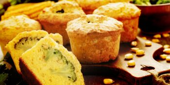 Muffin salgado de milho com brócolis