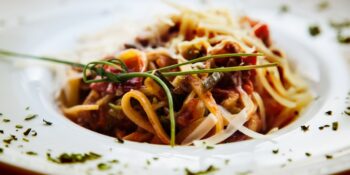 Fettuccine com tomate seco e pimentão
