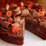 bolo de chocolate com morango para aniversário bolo de chocolate com cobertura de morango simples bolo de chocolate com morango simples tudo gostoso bolo de chocolate com morango e chantilly bolo de chocolate com morango e creme branco bolo de chocolate recheado com morango e ganache bolo com morango simples bolo de chocolate com morango quadrado