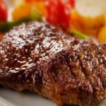 Receita de contrafilé com batata sauté para fugir do tradicional