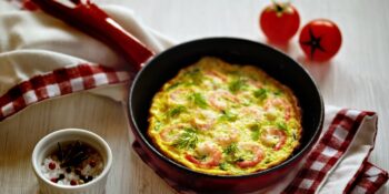 Omelete de camarão e abobrinha