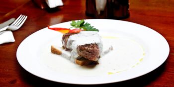Filé ao molho gorgonzola