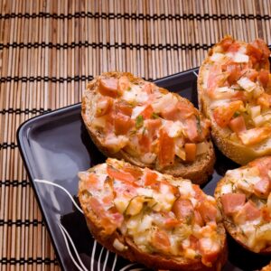 bruschetta de linguiça no forno lanche de linguiça com queijo pão francês com calabresa e queijo receitas com salsichão no forno pão francês recheado com calabresa e requeijão como assar choripan no forno receita com linguiça desmanchada pão no forno