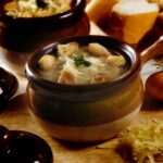 Qual é a diferença entre creme de cebola e sopa de cebola? Quais são os benefícios da sopa de cebola? Pode congelar sopa de cebola? Quem inventou a sopa de cebola?