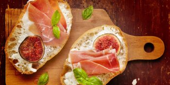 Bruschetta de presunto de parma, creamcheese e figo