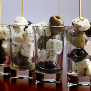 Aperitivo de azeitona com queijo tudo gostoso