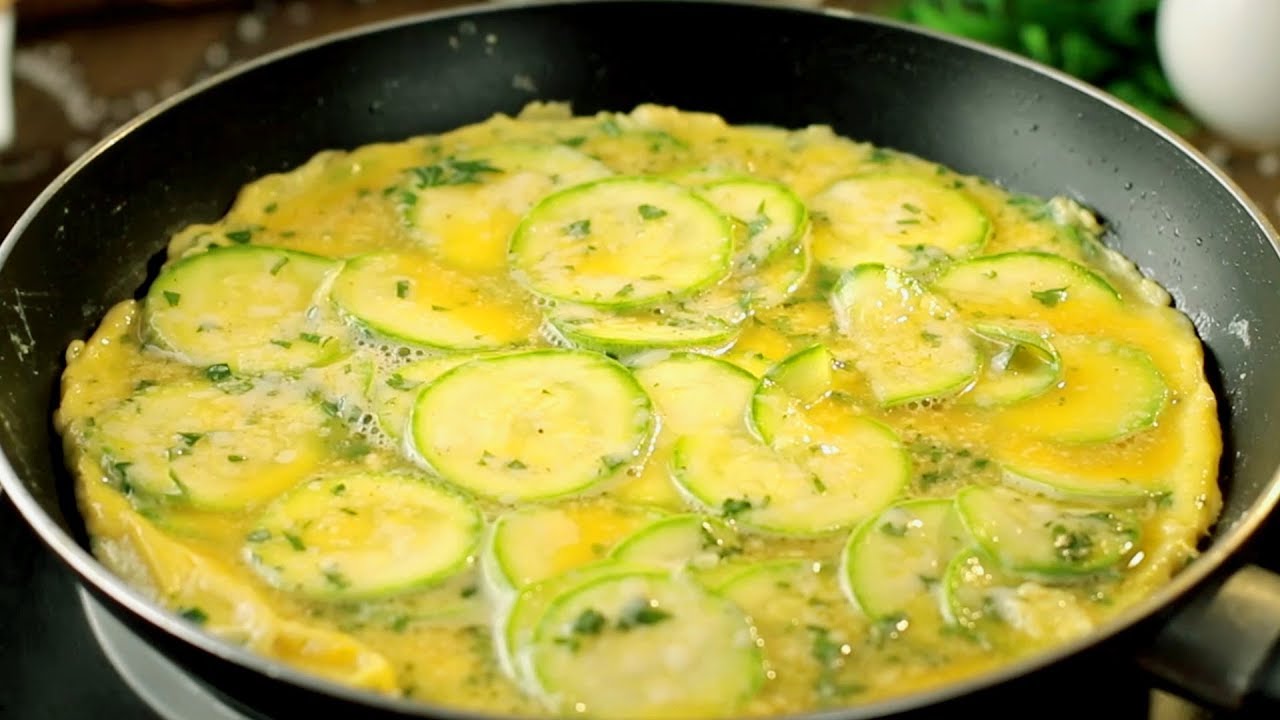 omelete com abobrinha e tomate
omelete de abobrinha no forno com presunto e mussarela