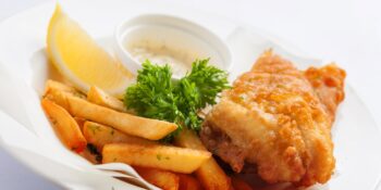 peixe frito com molho tártaro