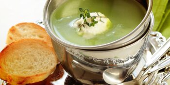Sopa de ervilha com torradas