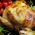 Receita de frango assado inteiro para alimentar a família inteira