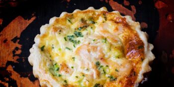 Mini quiche de queijo e abobrinha