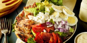 Salada de frango com queijo minas