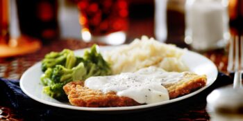 Filé de frango com molho de iogurte