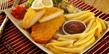 Filé de frango empanado com batata frita