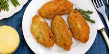 Bolinho de bacalhau com molho tártaro