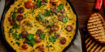 omelete assada de calabresa