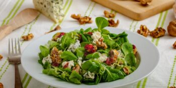 Salada de agrião, nozes e queijo gorgonzola