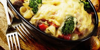 Macarrão com peito de frango e brócolis