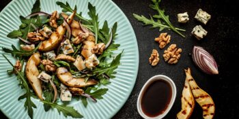 Salada de pera grelhada