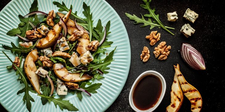 Salada de pêra grelhada: como fazer receita fácil e rápida?