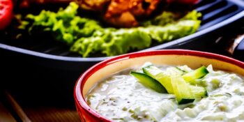 Molho de iogurte com pepino tzatziki