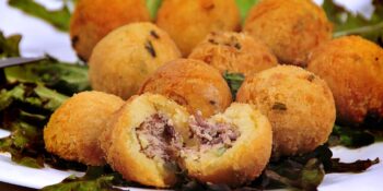 Bolinho de batata com carne seca
