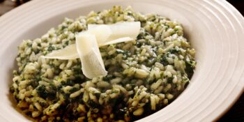 Risoto com espinafre e queijo grana padano