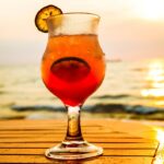 Receita de drink sex on the beach tradicional: não vai conseguir parar após o primeiro gole