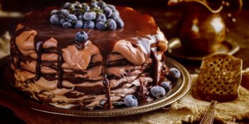 Torta de panquecas e creme de chocolate