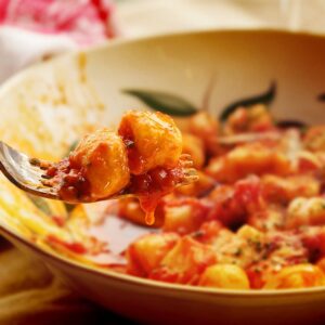 nhoque com molho de tomate caseiro prático simples