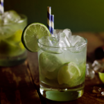 Receita de caipirinha de limão tradicional que todo mundo ama