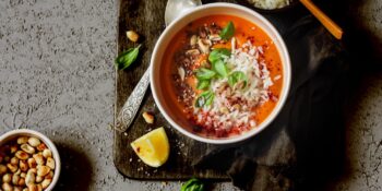 Sopa de abóbora com arroz e amendoim