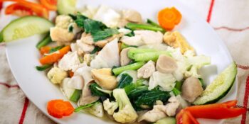 salada de frango com legumes