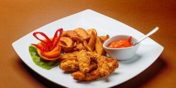 Filé de frango aperitivo com molho agridoce