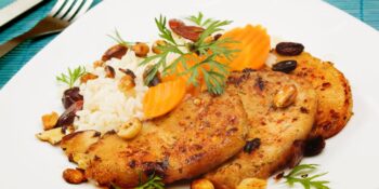 Bife de lombo com arroz e cenoura