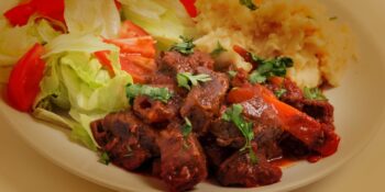 Carne assada com salada de batatas